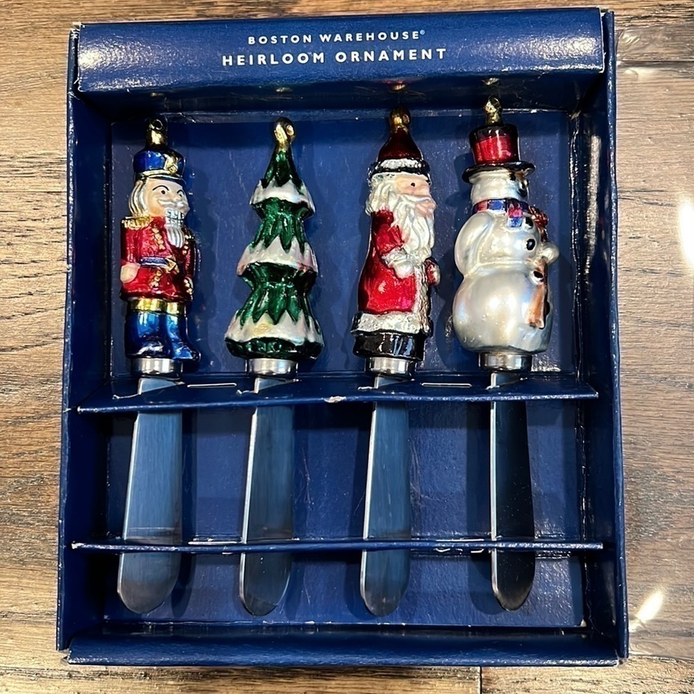 1998 Boston Warehouse Spreaders/Butter Spreader/Cheese Spreader/Holiday Table